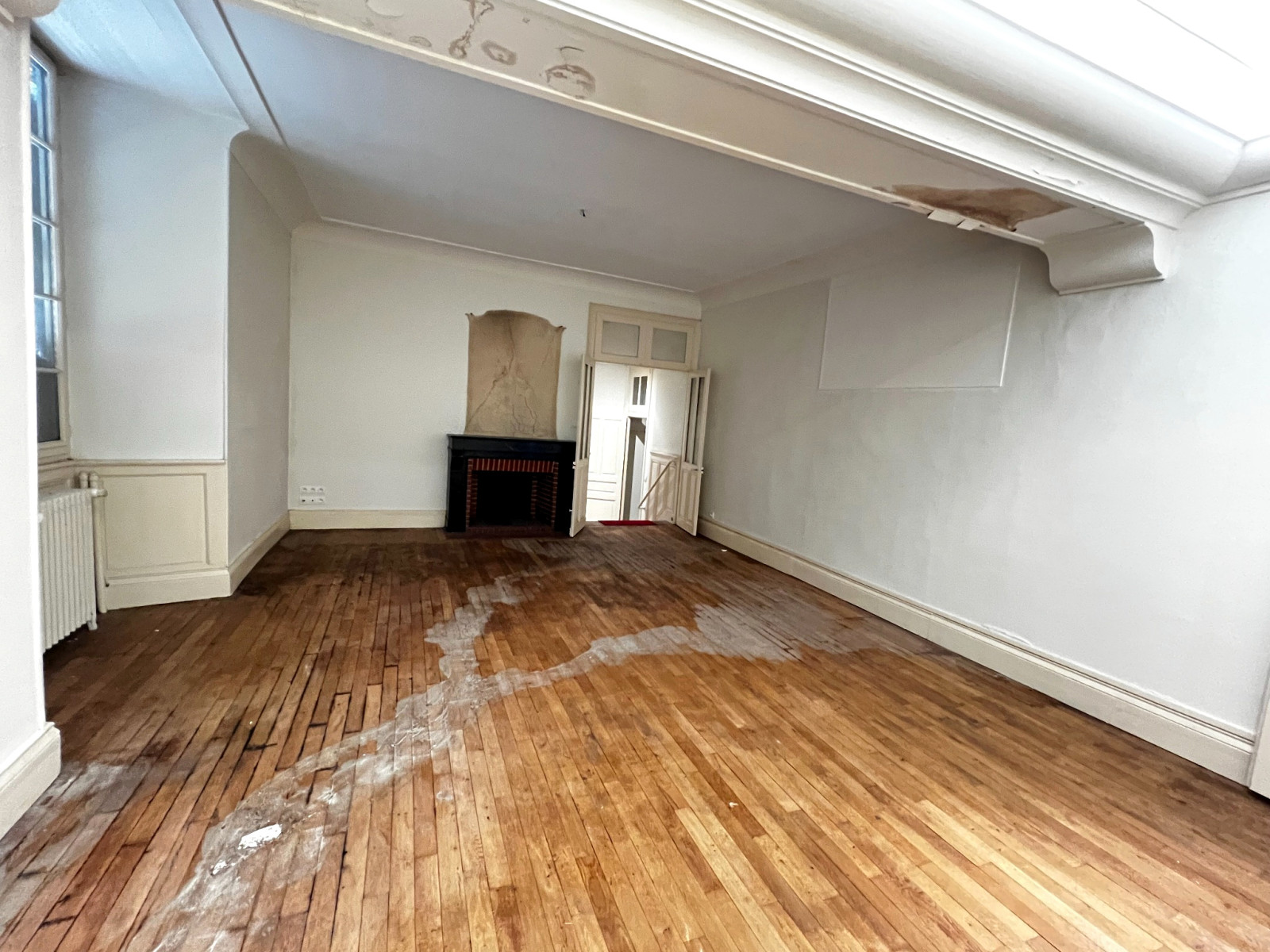 
                                                Vente
                                                 Appartement T4 de caractère avec terrasse – 123 m² – Angers hyper-centre