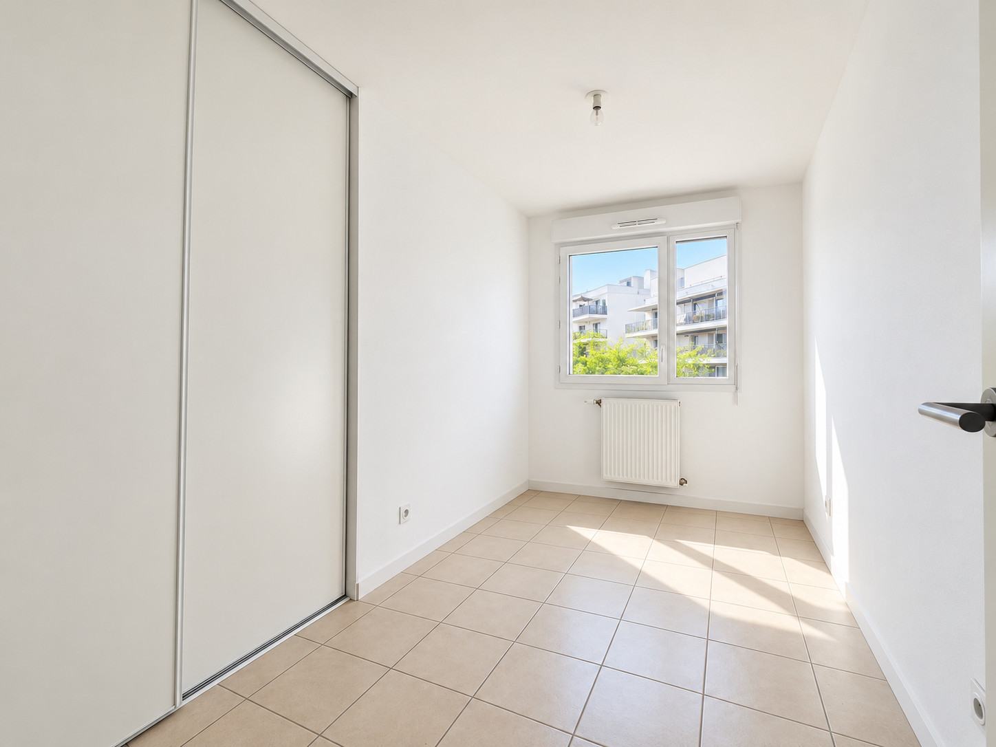 
                                                Vente
                                                 Appartement T4 - dernier étage avec terrasse