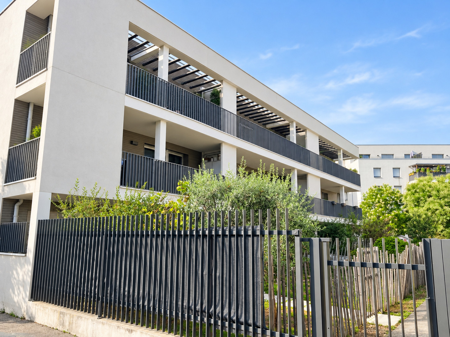 
                                                Vente
                                                 Appartement T4 - dernier étage avec terrasse