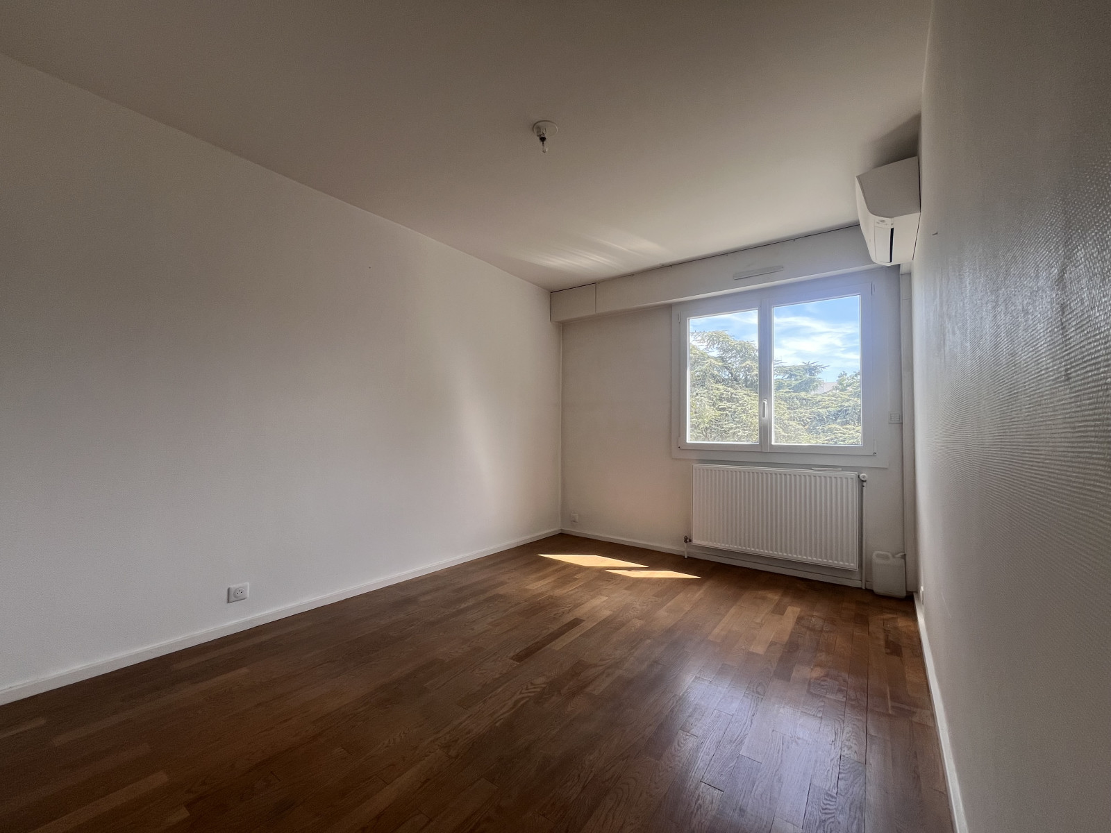
                                                Vente
                                                 Appartement T4 - Dernier étage - Point du Jour