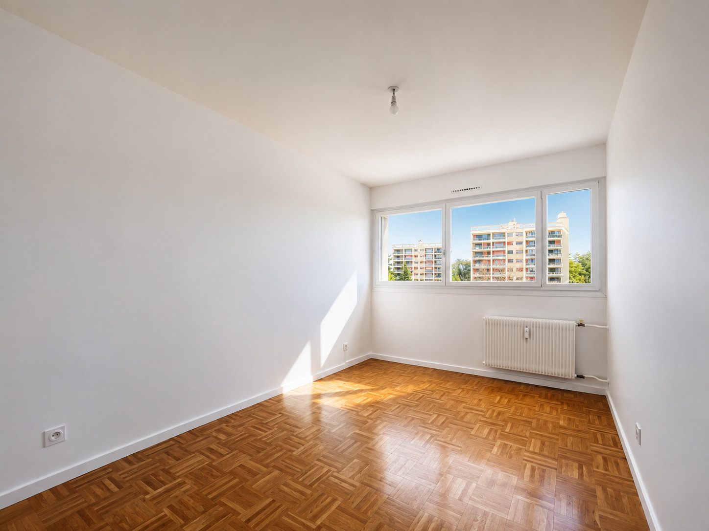 
                                                Vente
                                                 Appartement T4 en parfait état, climatisé, dans une résidence entièrement rénovée