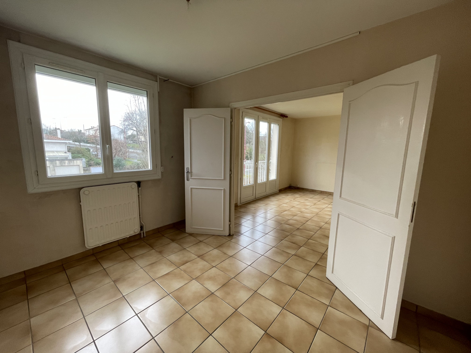 
                                                Vente
                                                 Appartement T4 Libre à Carbon-Blanc