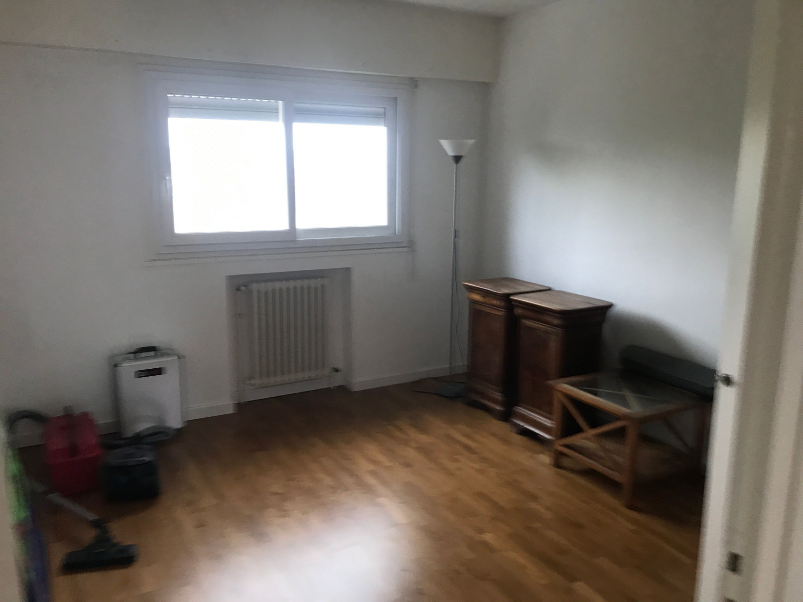 
                                                Location
                                                 APPARTEMENT T4 (loyer tout inclus)