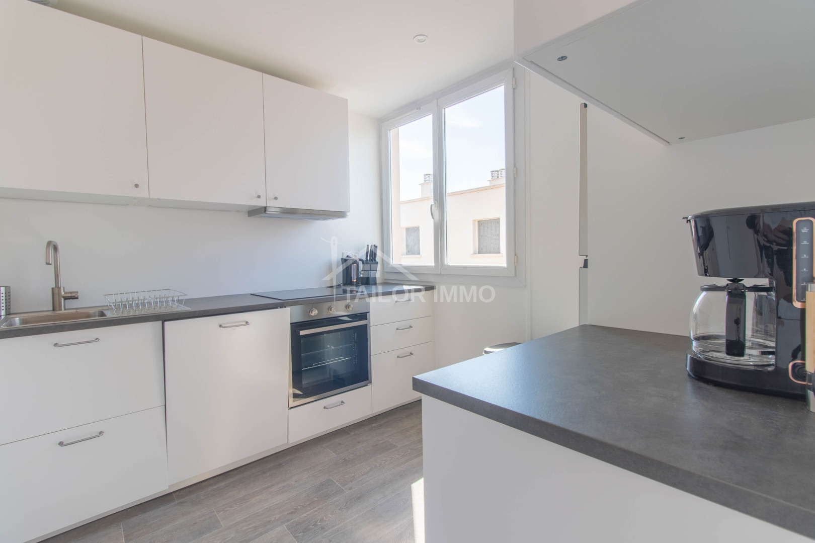 
                                                Location
                                                 Appartement T4 Meublé