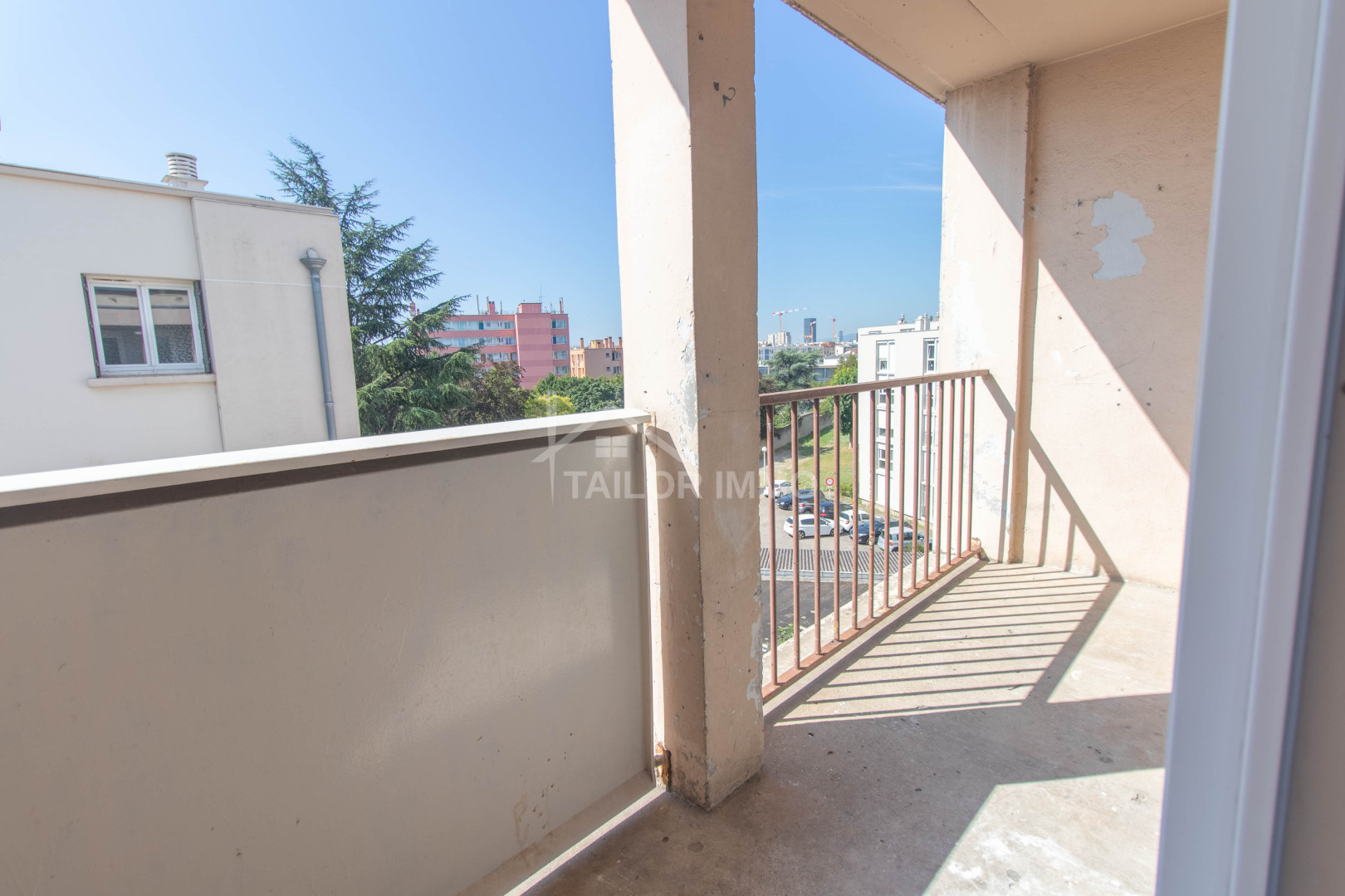 
                                                Location
                                                 Appartement T4 Meublé