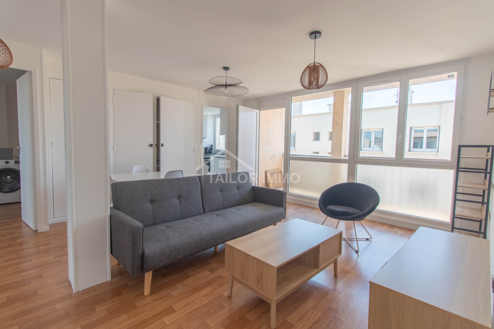 
                                                Location
                                                 Appartement T4 Meublé