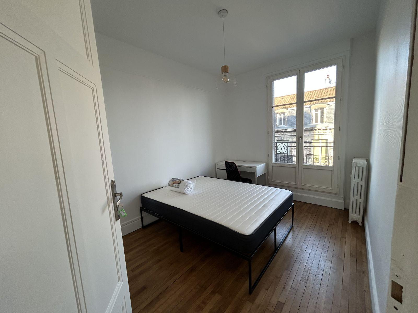
                                                Location
                                                 Appartement T4 meublé à Troyes