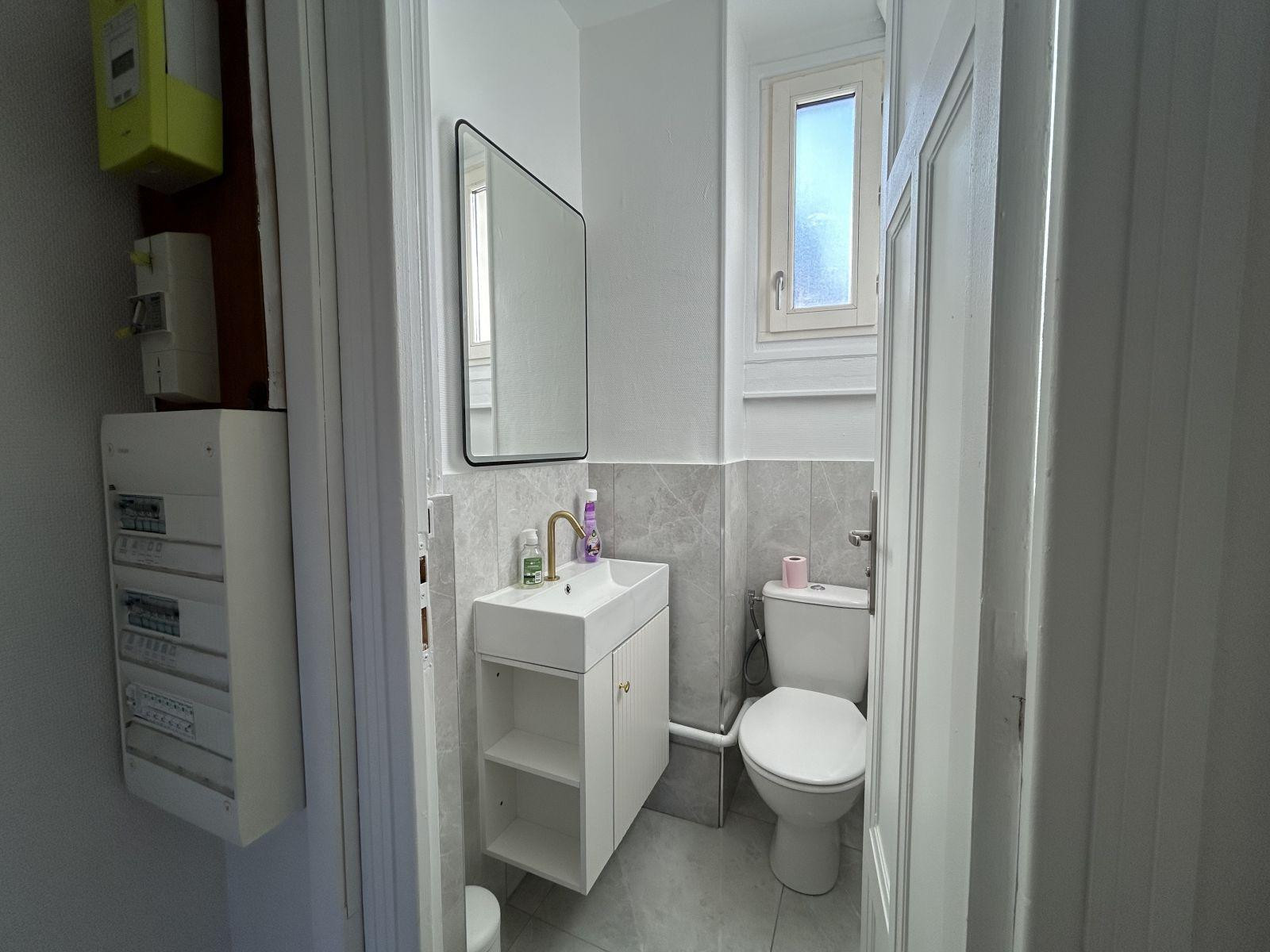 
                                                Location
                                                 Appartement T4 meublé à Troyes