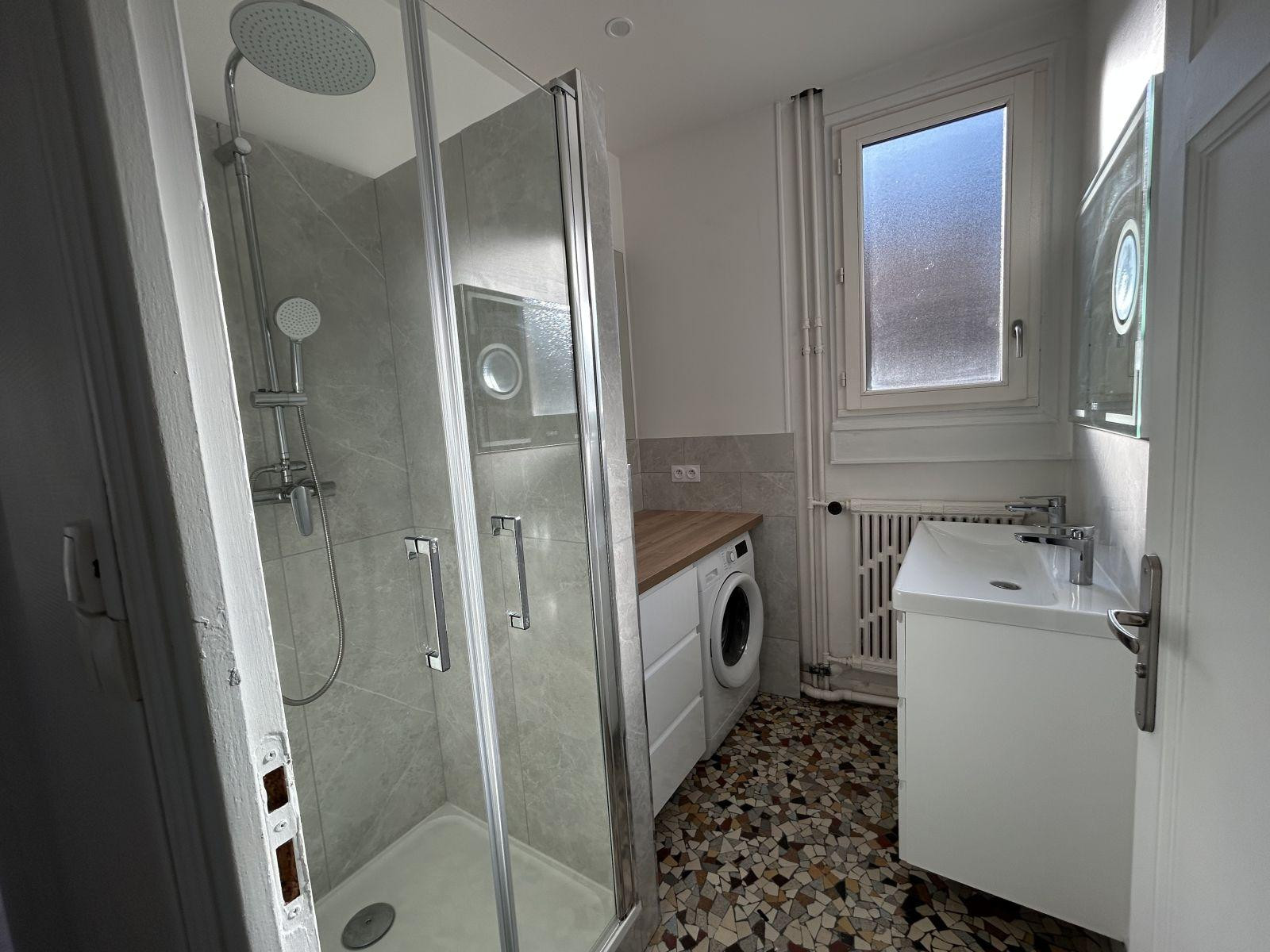
                                                Location
                                                 Appartement T4 meublé à Troyes