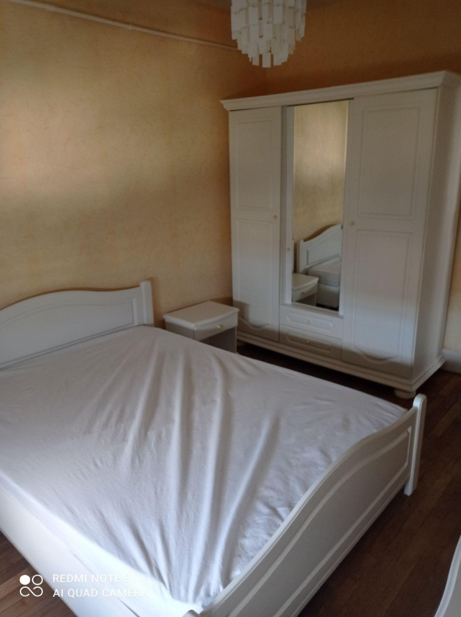 
                                                Location
                                                 Appartement T4 meublé Le Mans dans un parc