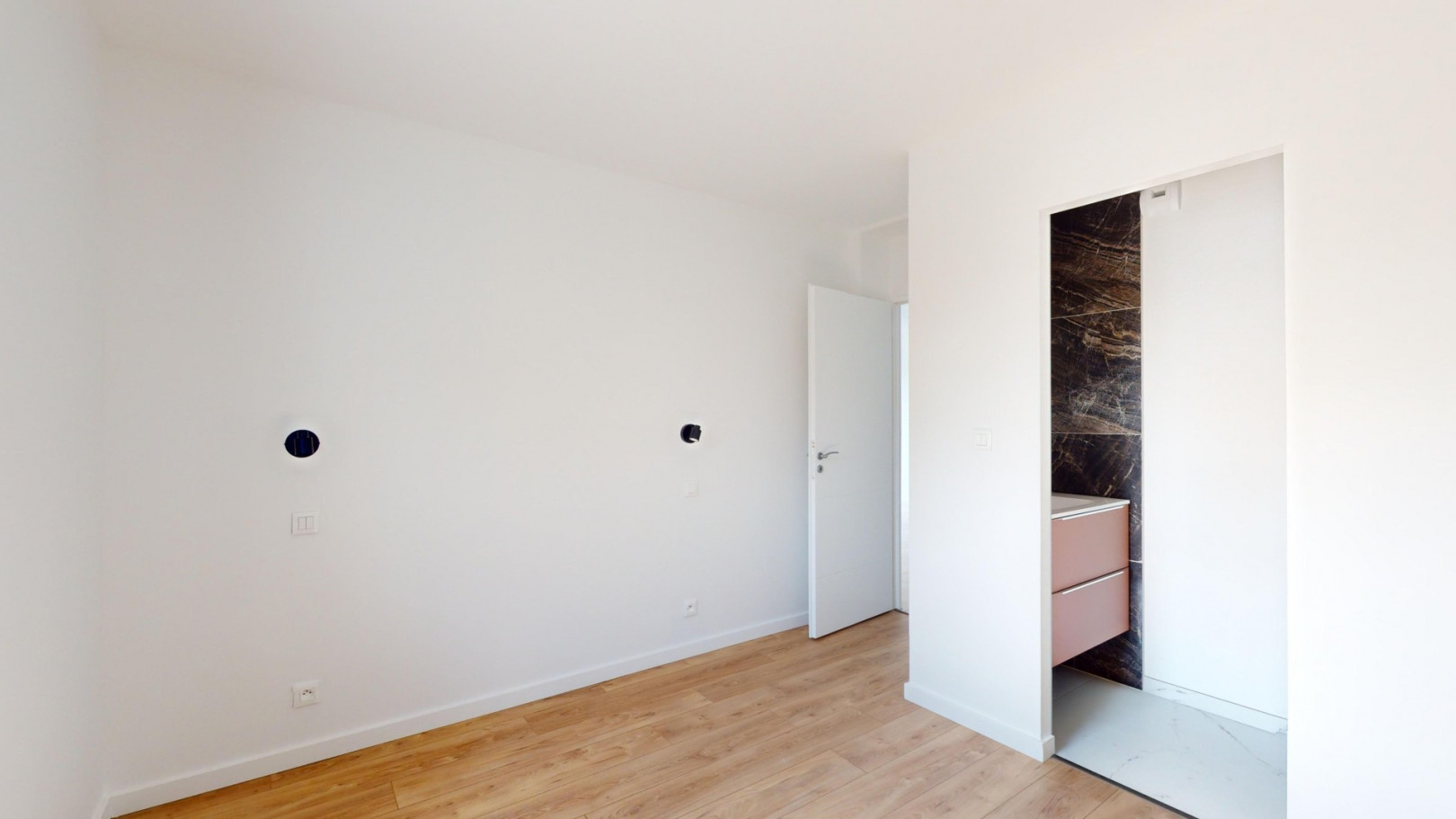 
                                                Location
                                                 Appartement T4 neuf de 76m² avec jardin et parkings