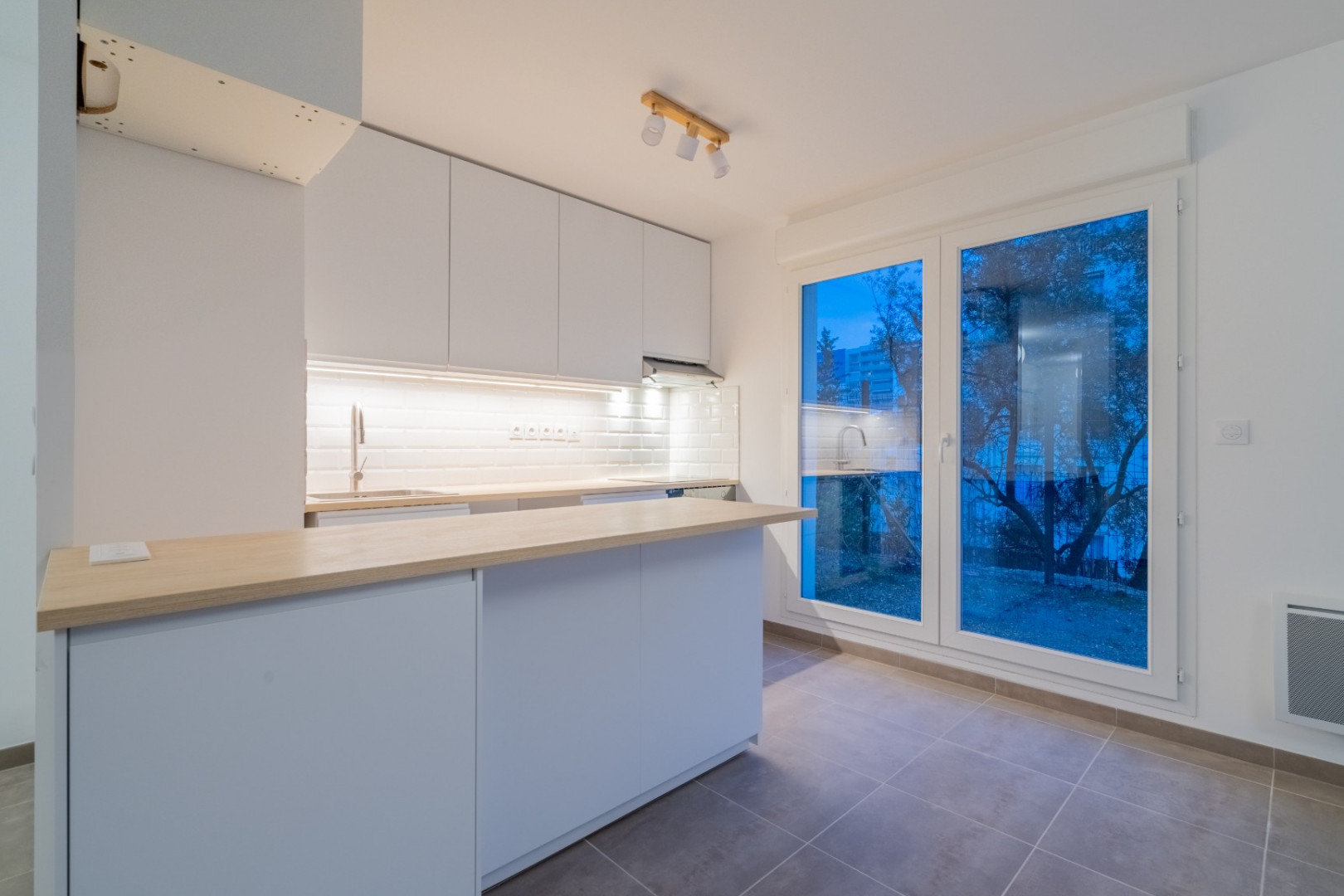 
                                                Vente
                                                 Appartement T4 RDC surélevé 84m² + 110m² extérieur