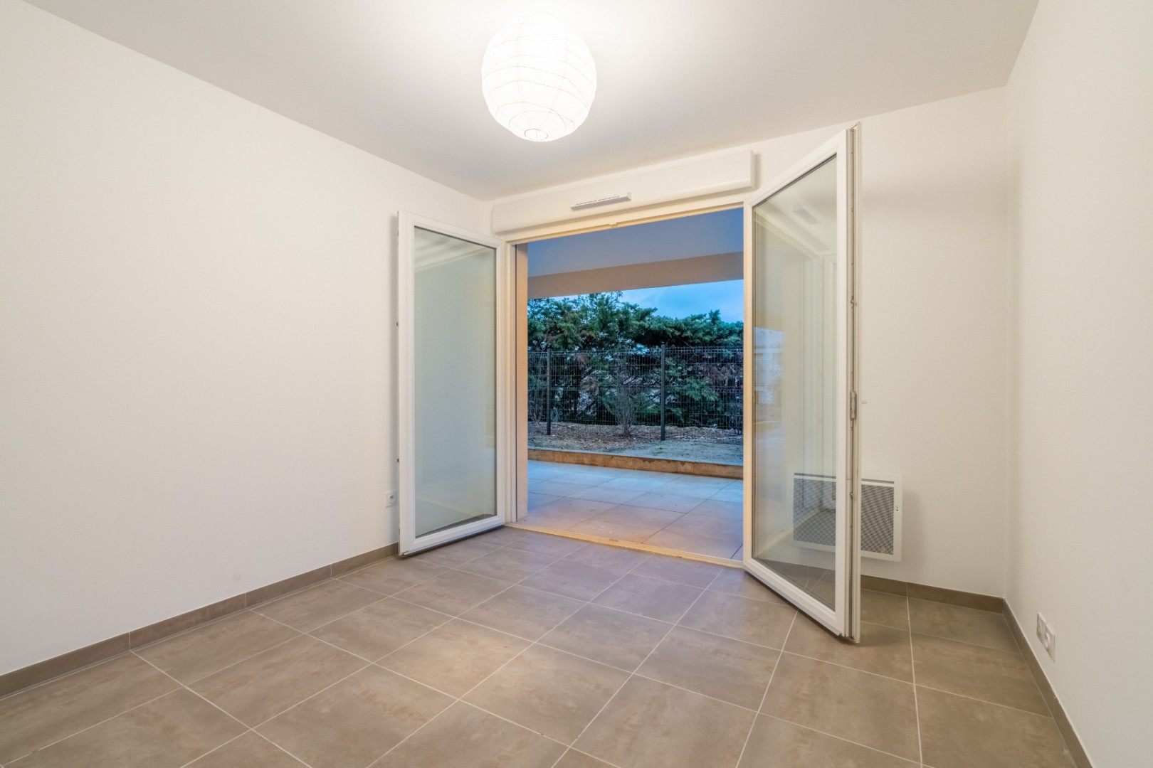 
                                                Vente
                                                 Appartement T4 RDC surélevé 84m² + 110m² extérieur