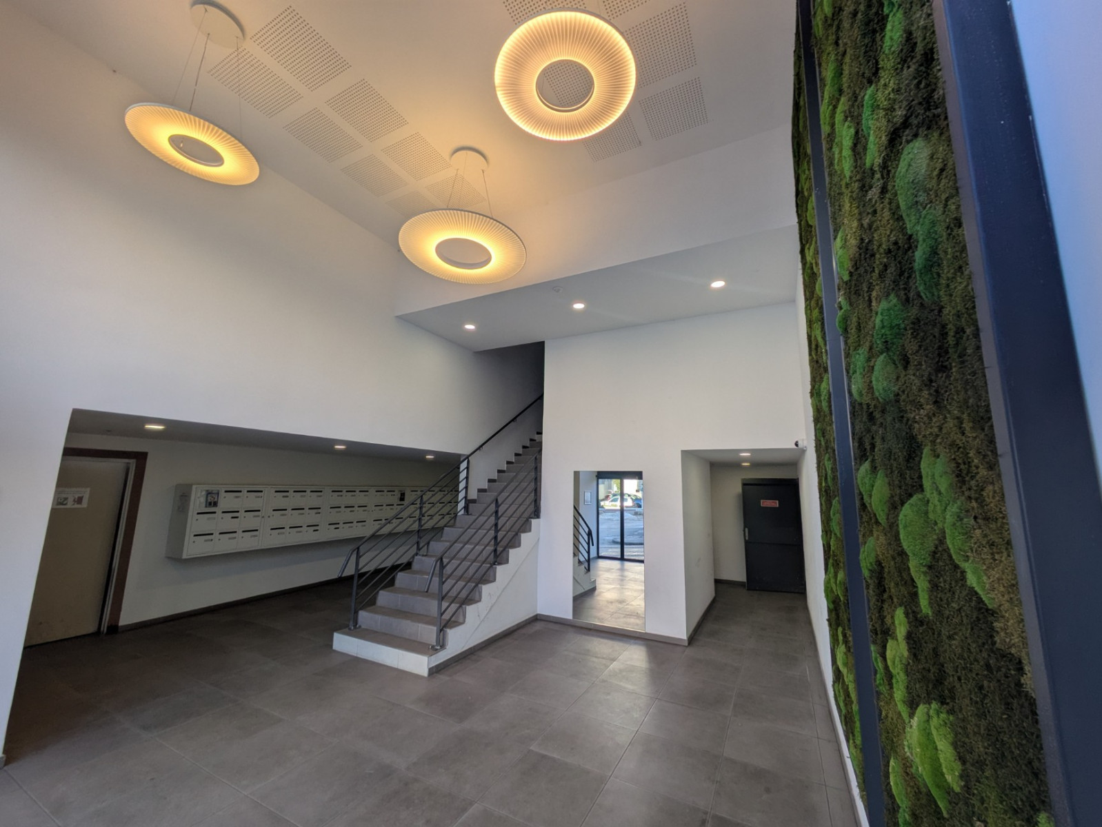 
                                                Vente
                                                 Appartement T4 RDC surélevé 84m² + 110m² extérieur