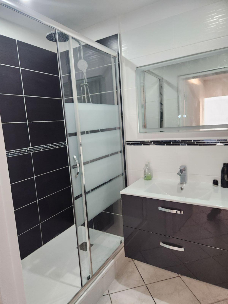 
                                                Location
                                                 Appartement T4 rénové