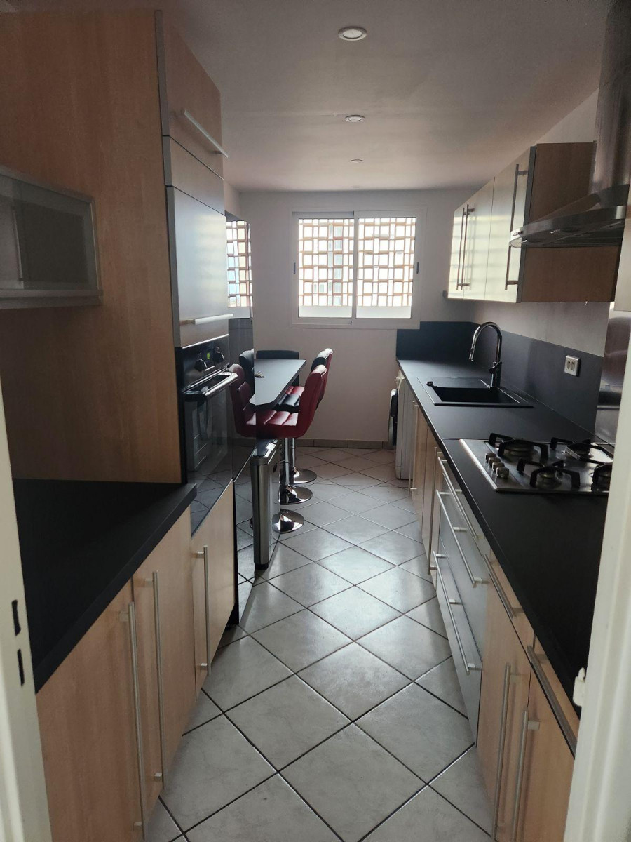 
                                                Location
                                                 Appartement T4 rénové