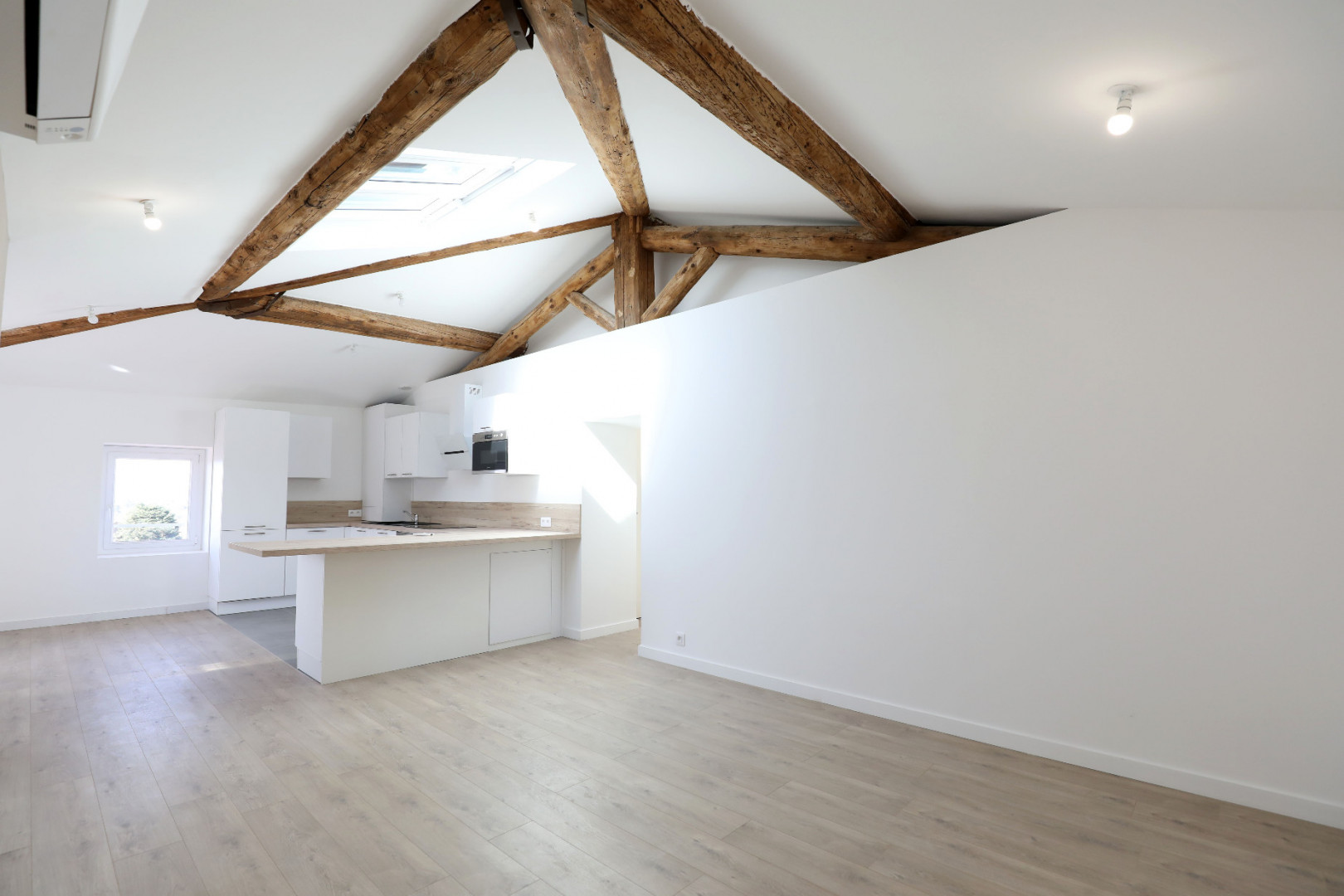 
                                                Vente
                                                 APPARTEMENT T4 - SAINT DIDIER AU MONT D'OR