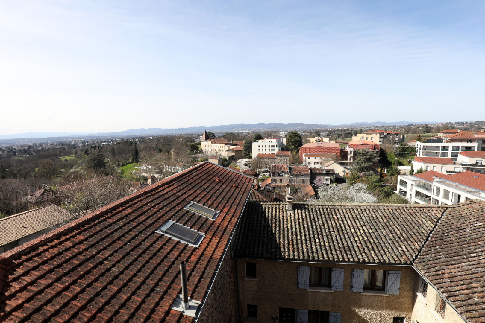 
                                                Vente
                                                 APPARTEMENT T4 - SAINT DIDIER AU MONT D'OR