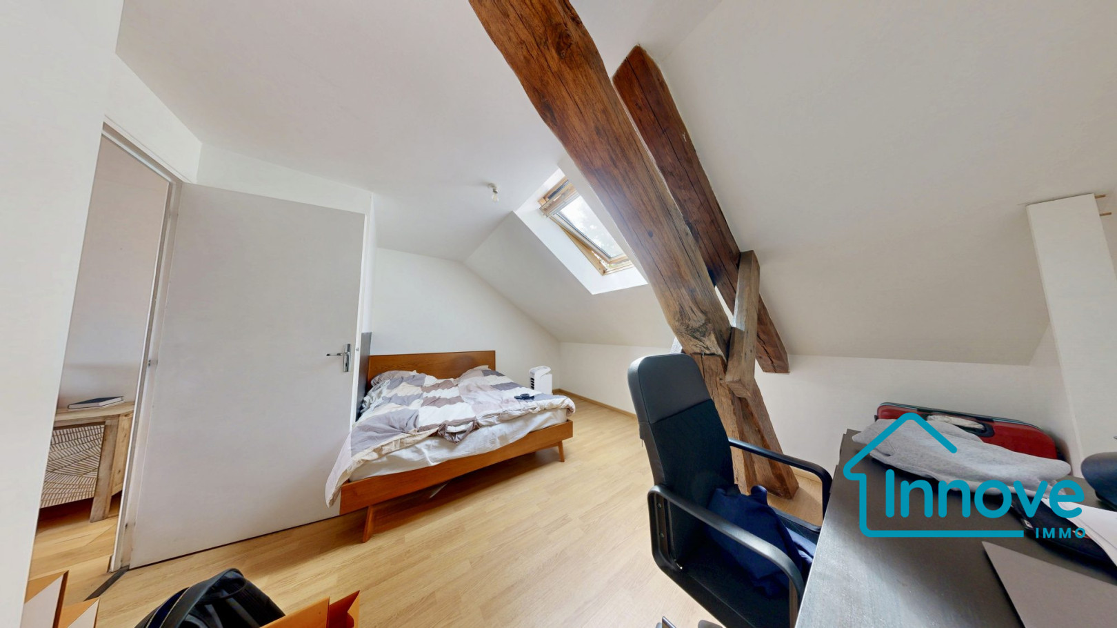 
                                                Vente
                                                 Appartement T5 à vendre -Jouy-en-Josas centre