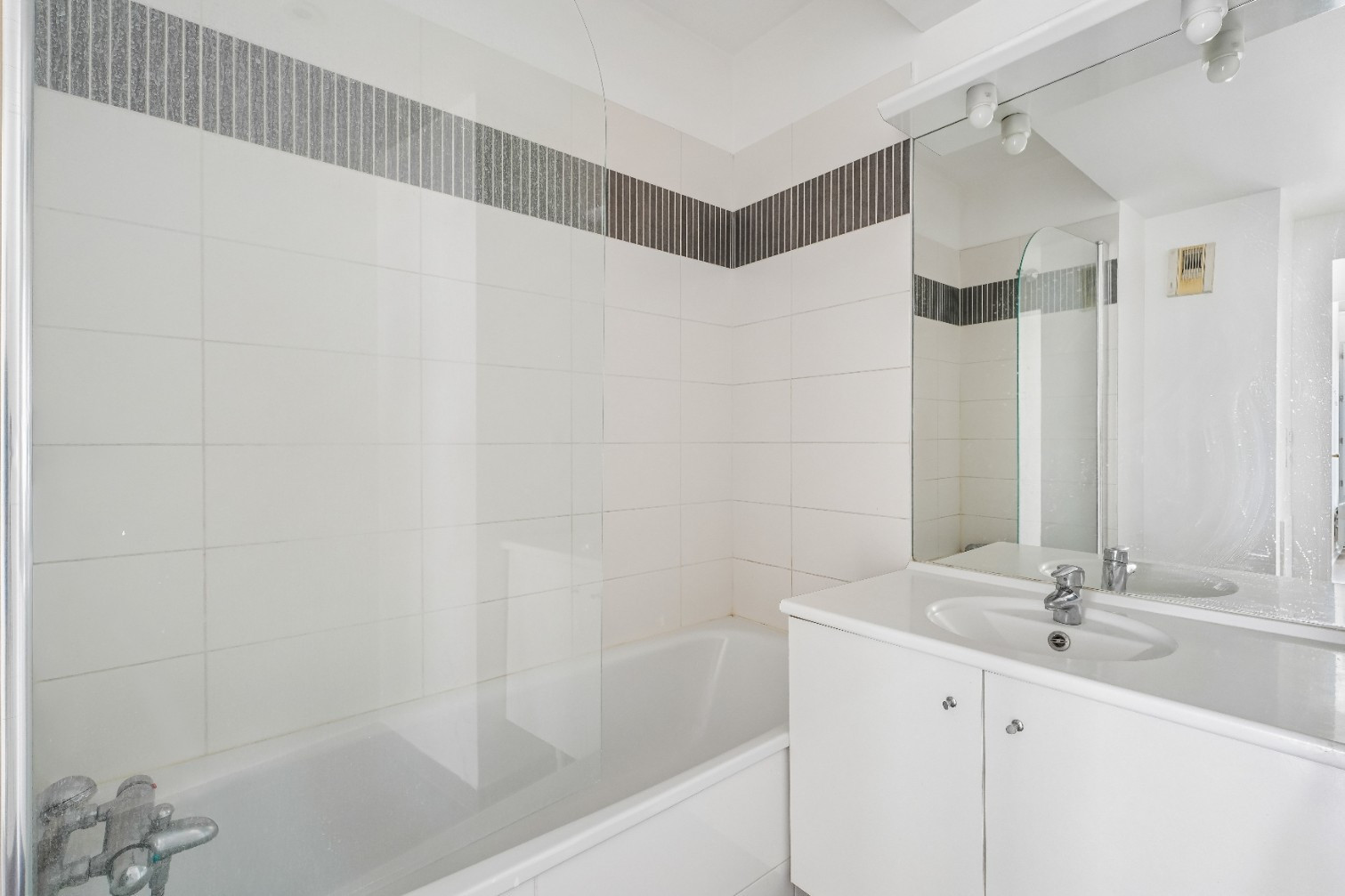
                                                Vente
                                                 Appartement T5 avec balcon - Asnières - Lot 35
