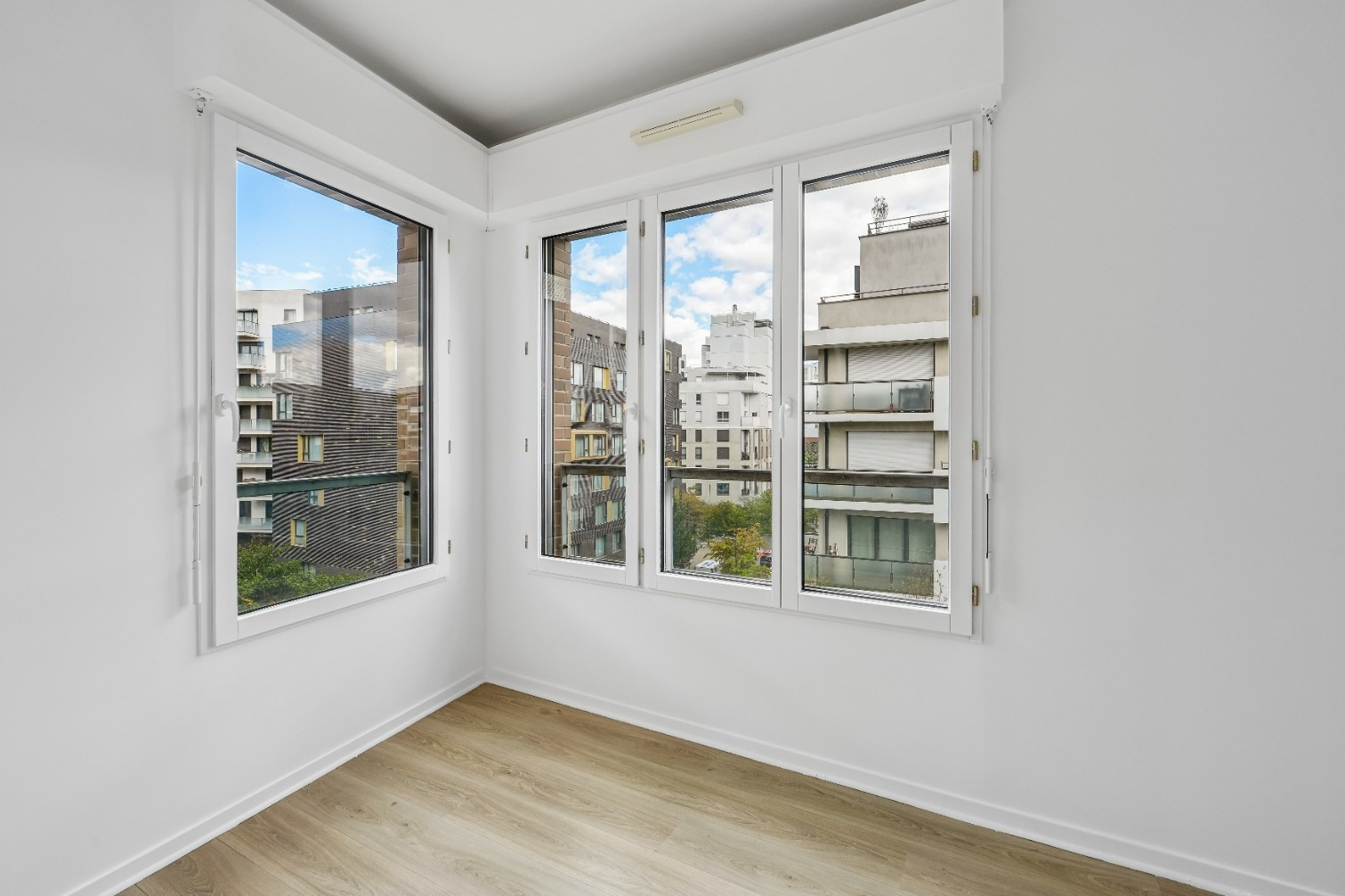 
                                                Vente
                                                 Appartement T5 avec balcon - Asnières - Lot 35