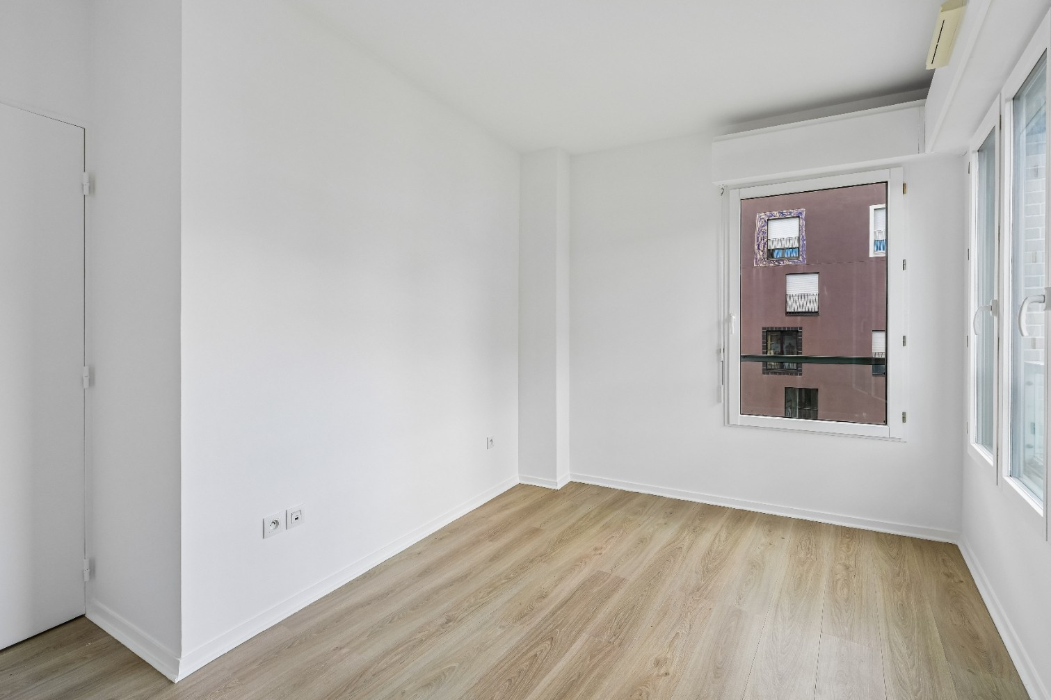 
                                                Vente
                                                 Appartement T5 avec balcon - Asnières - Lot 35