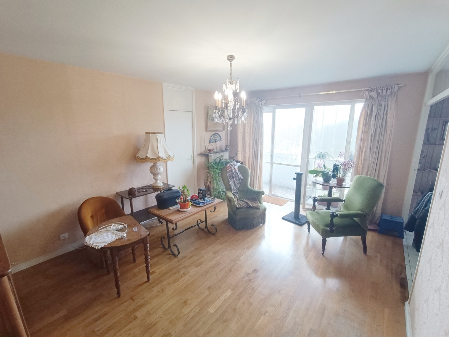 
                                                Vente
                                                 Appartement T5 avec garage et cave