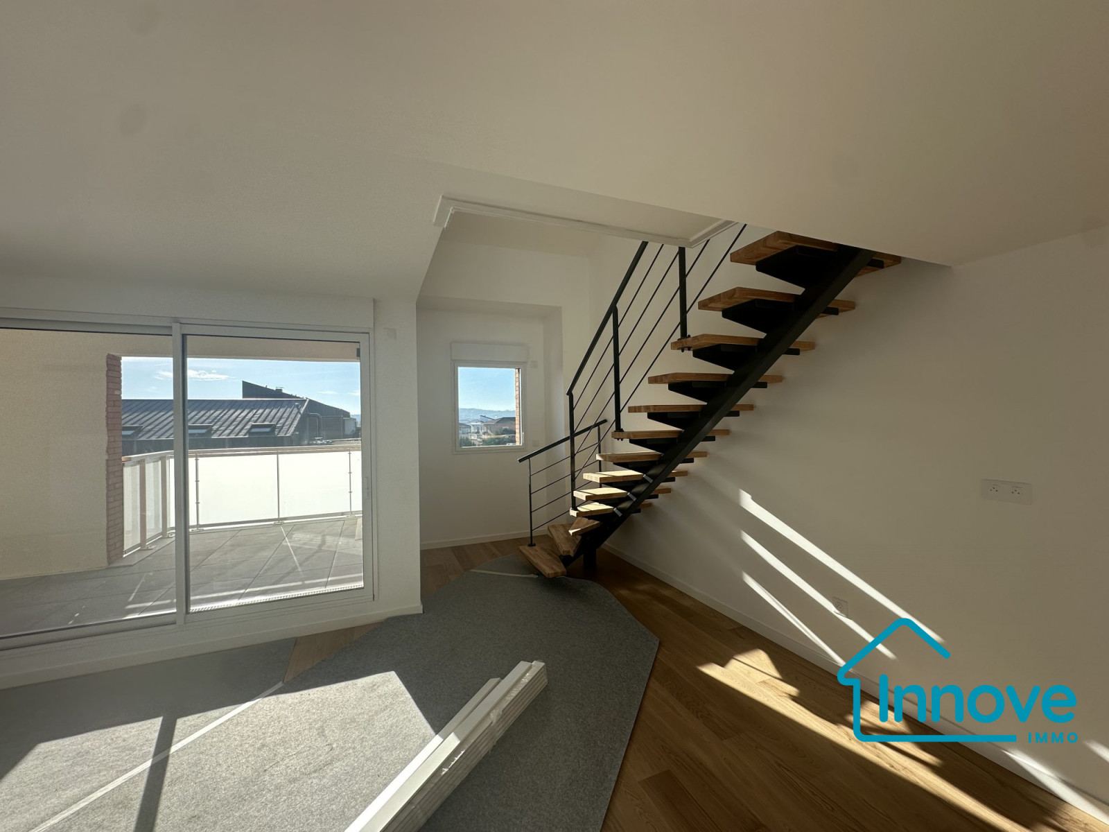 
                                                Vente
                                                 Appartement T5 duplex dernier étage