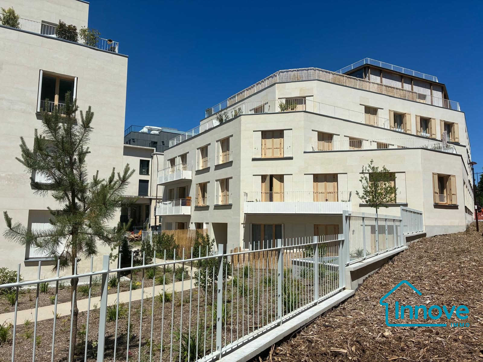 
                                                Vente
                                                 Appartement T5 en Duplex Rive Gauche Frais de notaire offerts