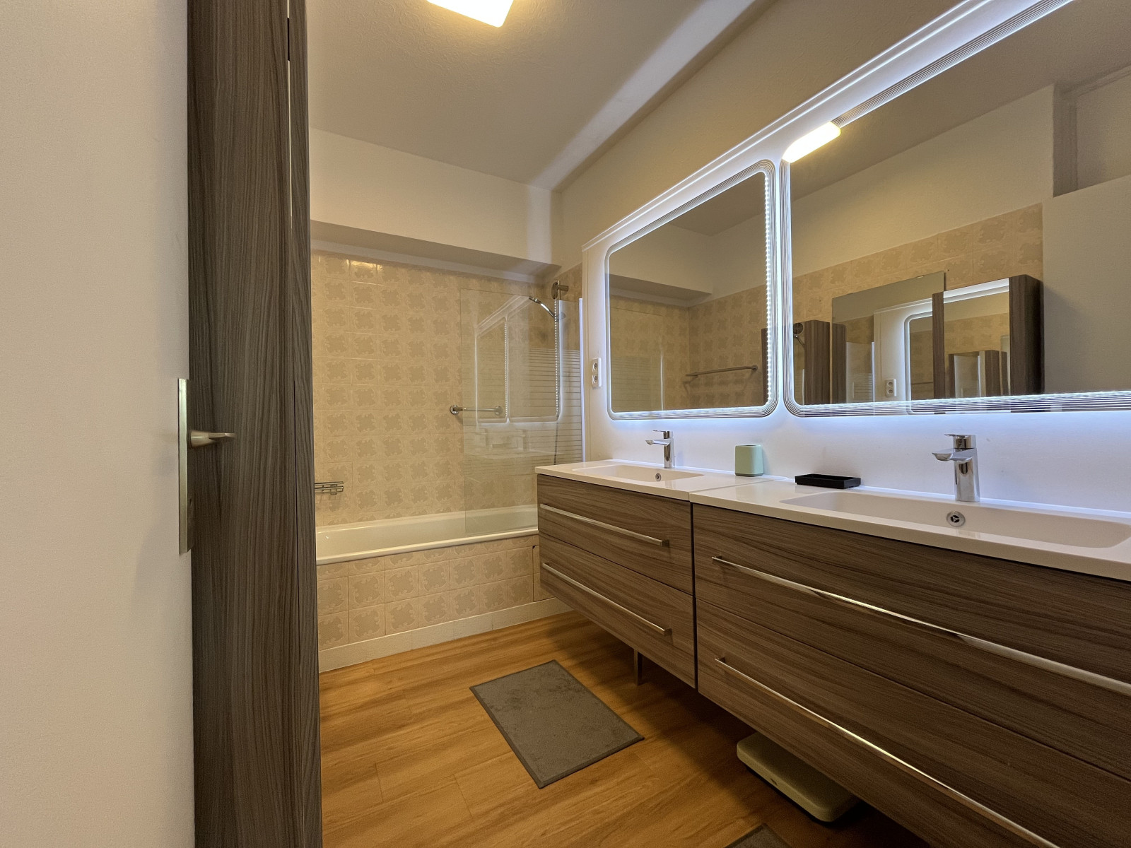 
                                                Vente
                                                 Appartement T5 en très bon état