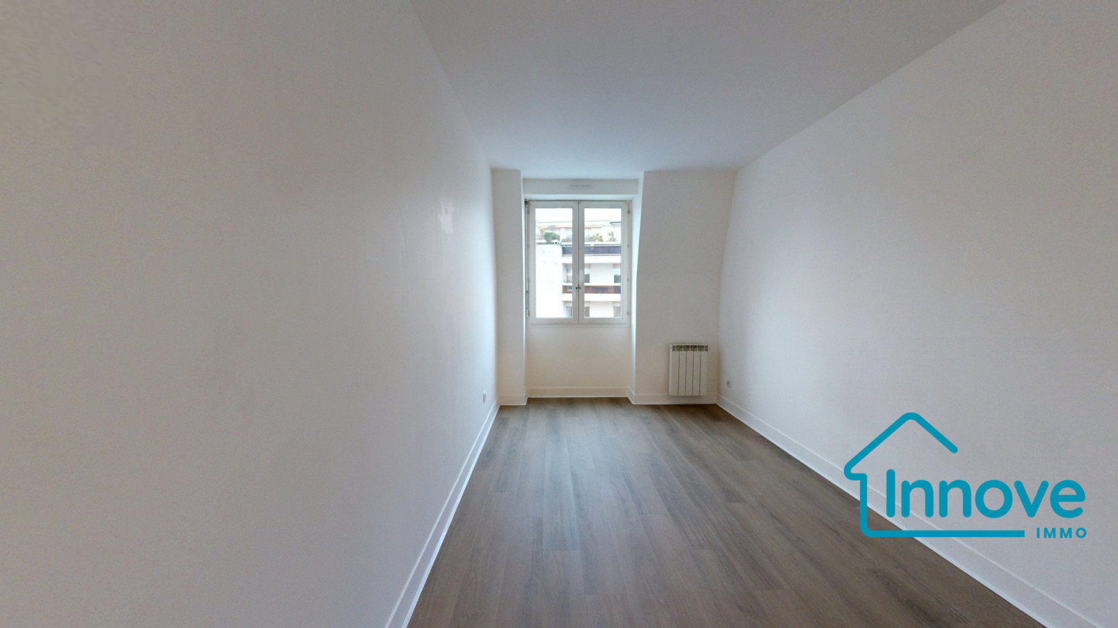 
                                                Vente
                                                 APPARTEMENT T5- LE CHESNAY- DERNIER ETAGE