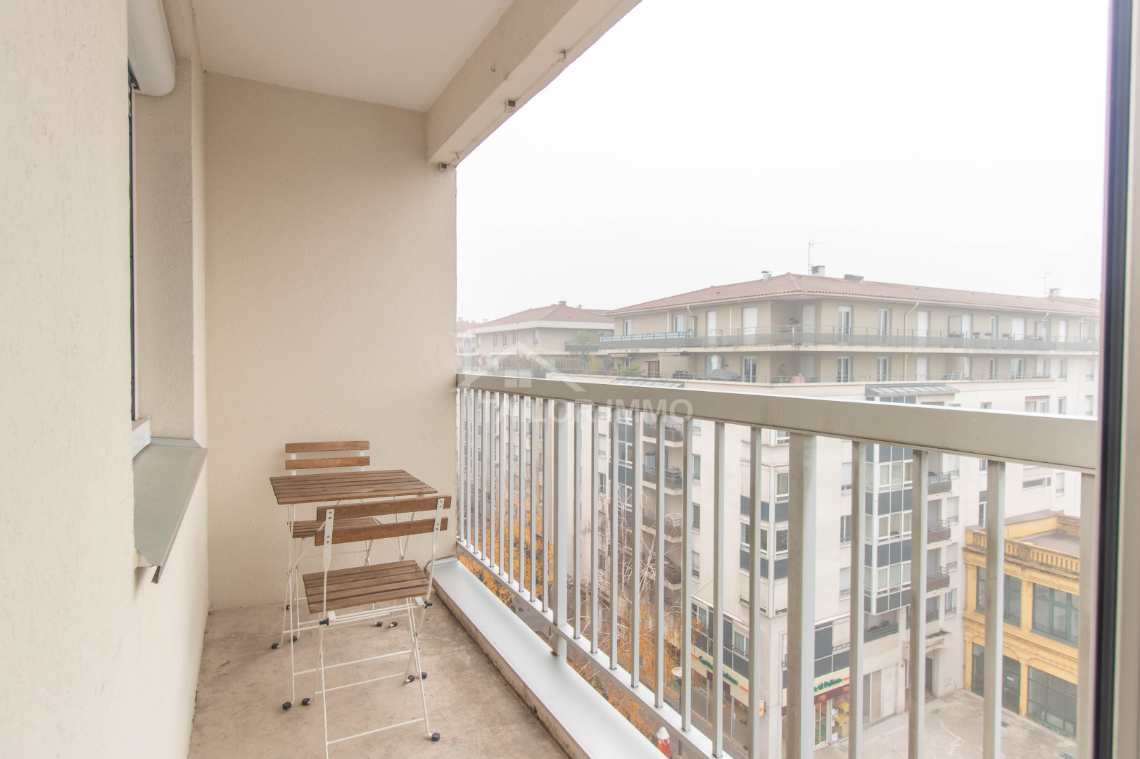 
                                                Location
                                                 Appartement T5 Meublé - Parking et Balcon