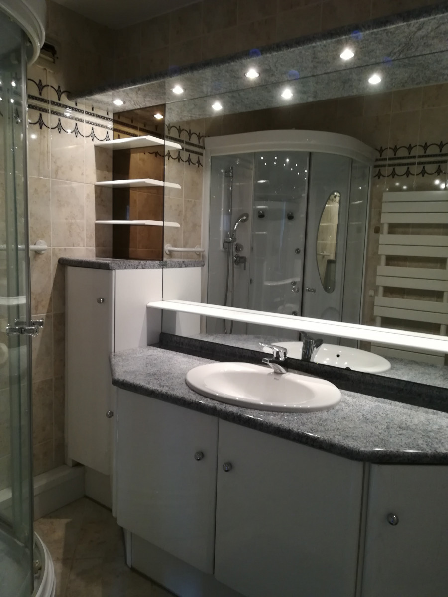 
                                                Vente
                                                 Appartement T5 Occupe 12420 à Talence