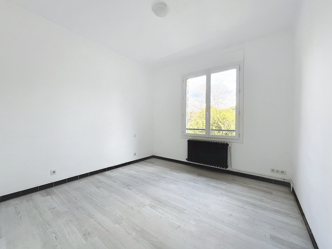 
                                                Location
                                                 Appartement T5 - Terrasse
