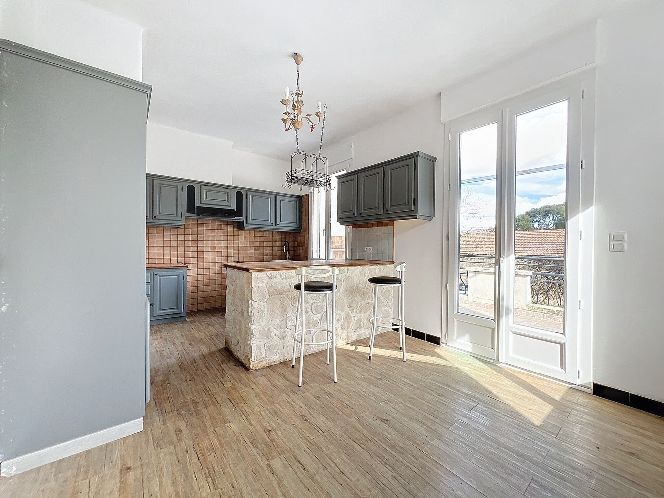 
                                                Location
                                                 Appartement T5 - Terrasse