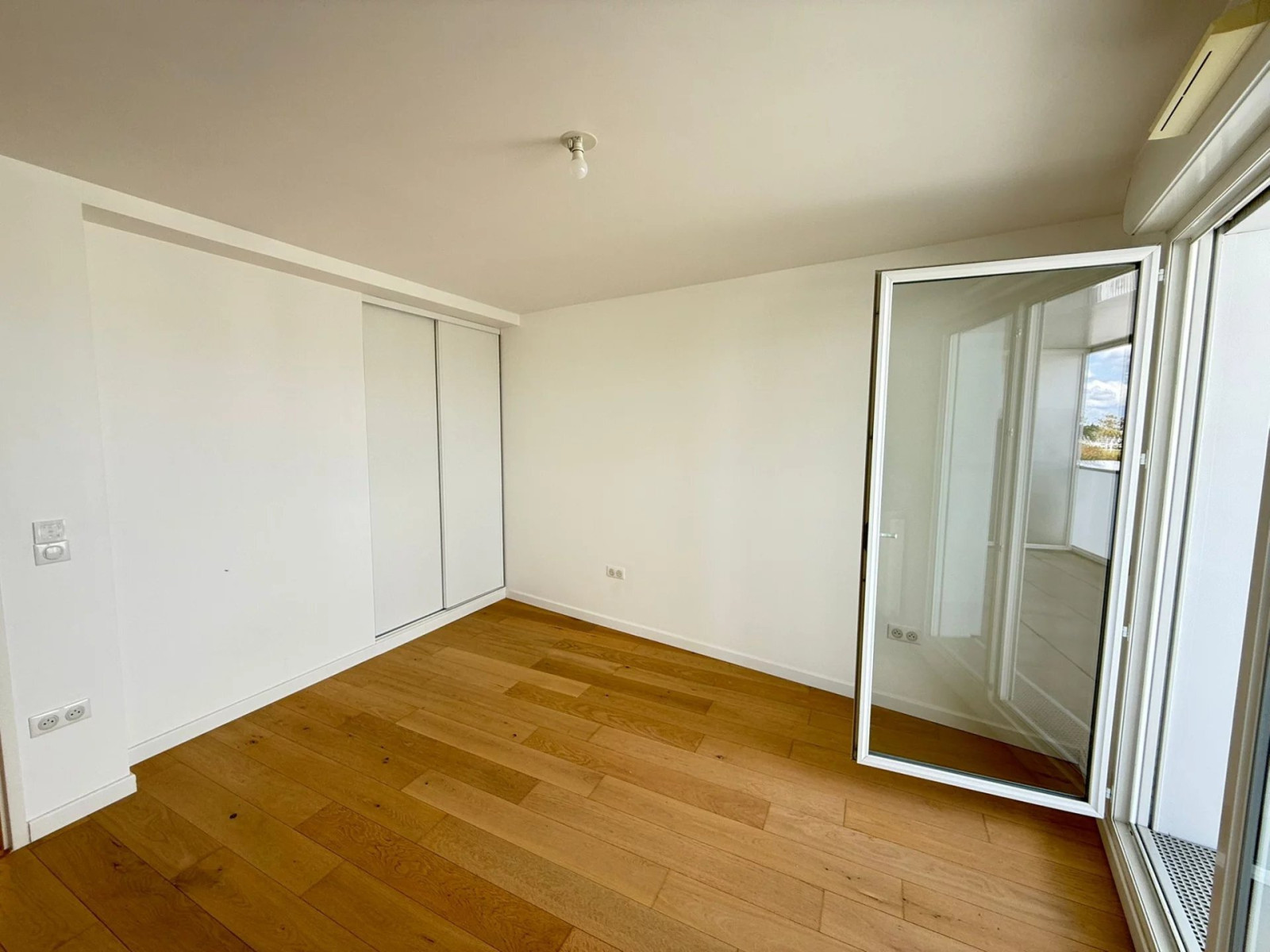 
                                                Vente
                                                 Appartement T5 Triplex  à Issy les Moulineaux