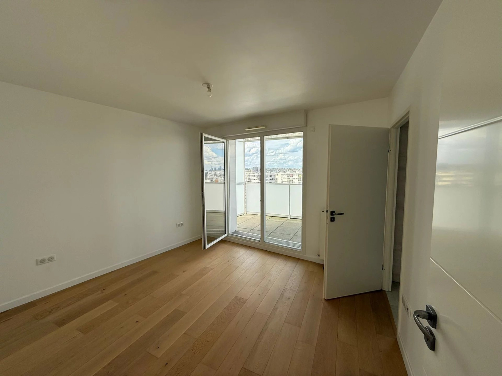 
                                                Vente
                                                 Appartement T5 Triplex  à Issy les Moulineaux