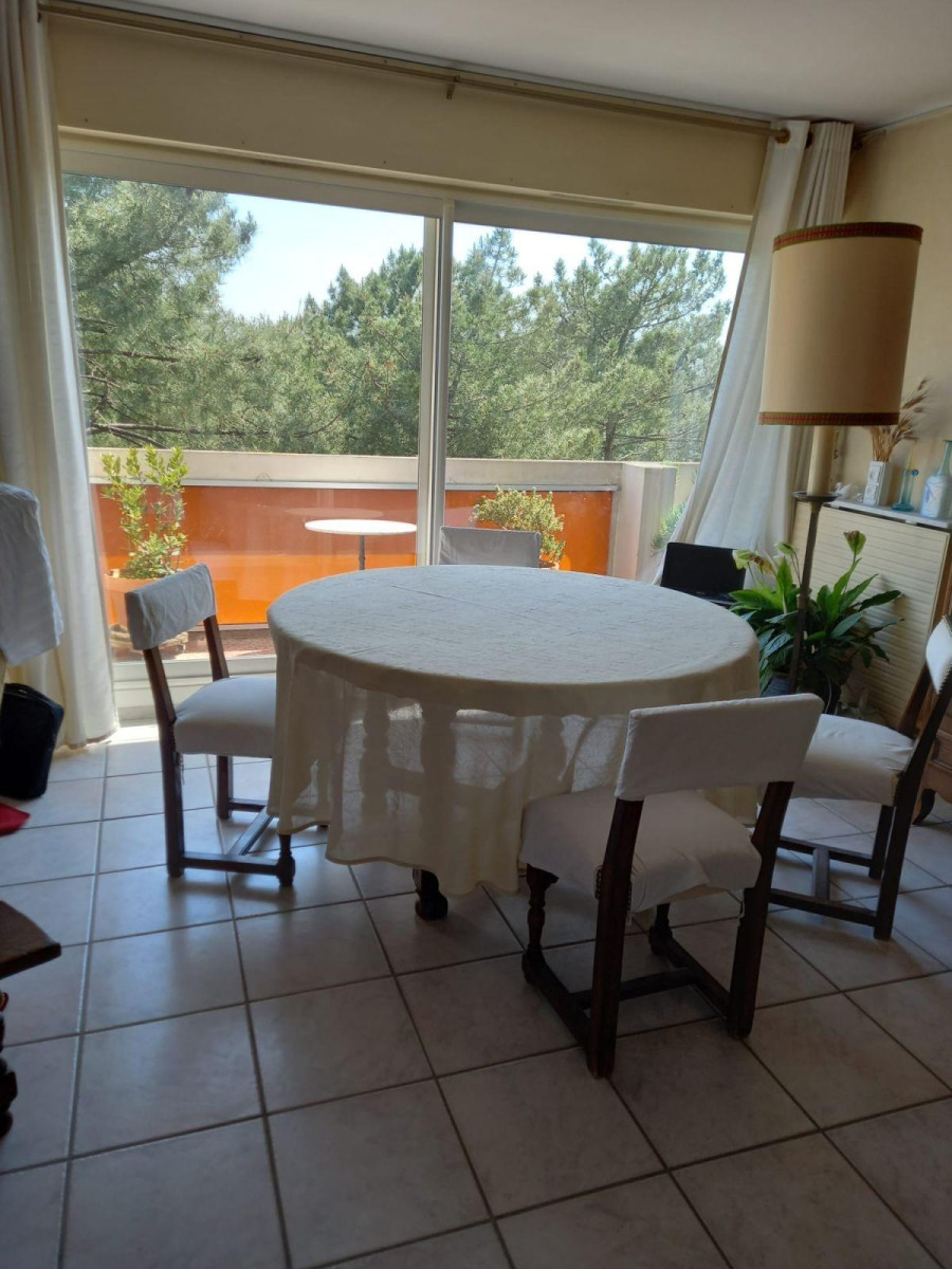 
                                                Location
                                                 Appartement T6 lumineux dans résidence recherchée