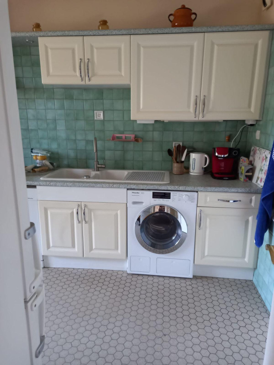 
                                                Location
                                                 Appartement T6 lumineux dans résidence recherchée