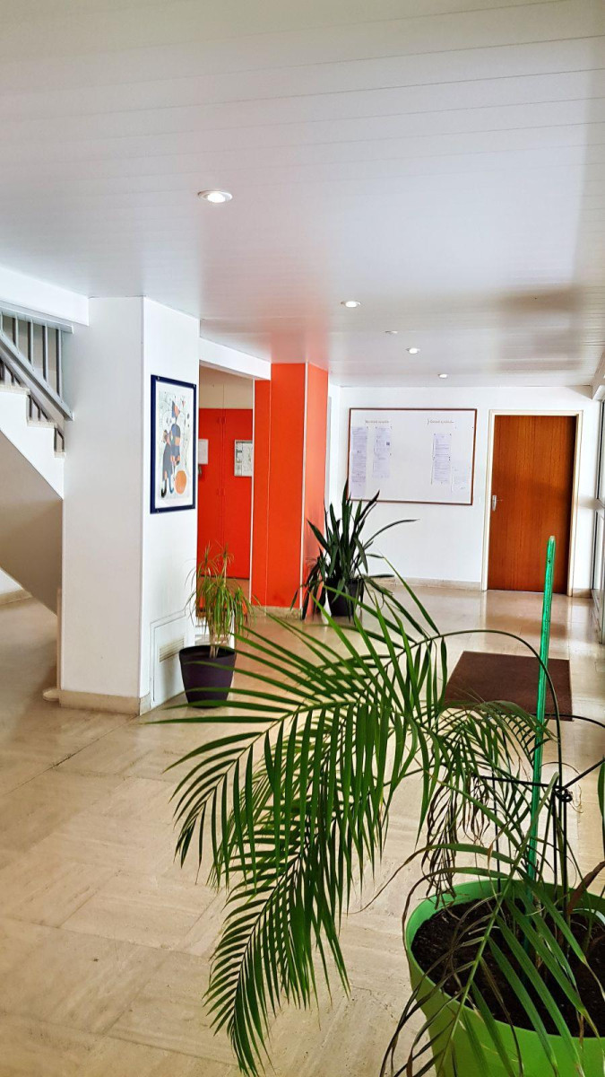 
                                                Location
                                                 Appartement T6 lumineux dans résidence recherchée