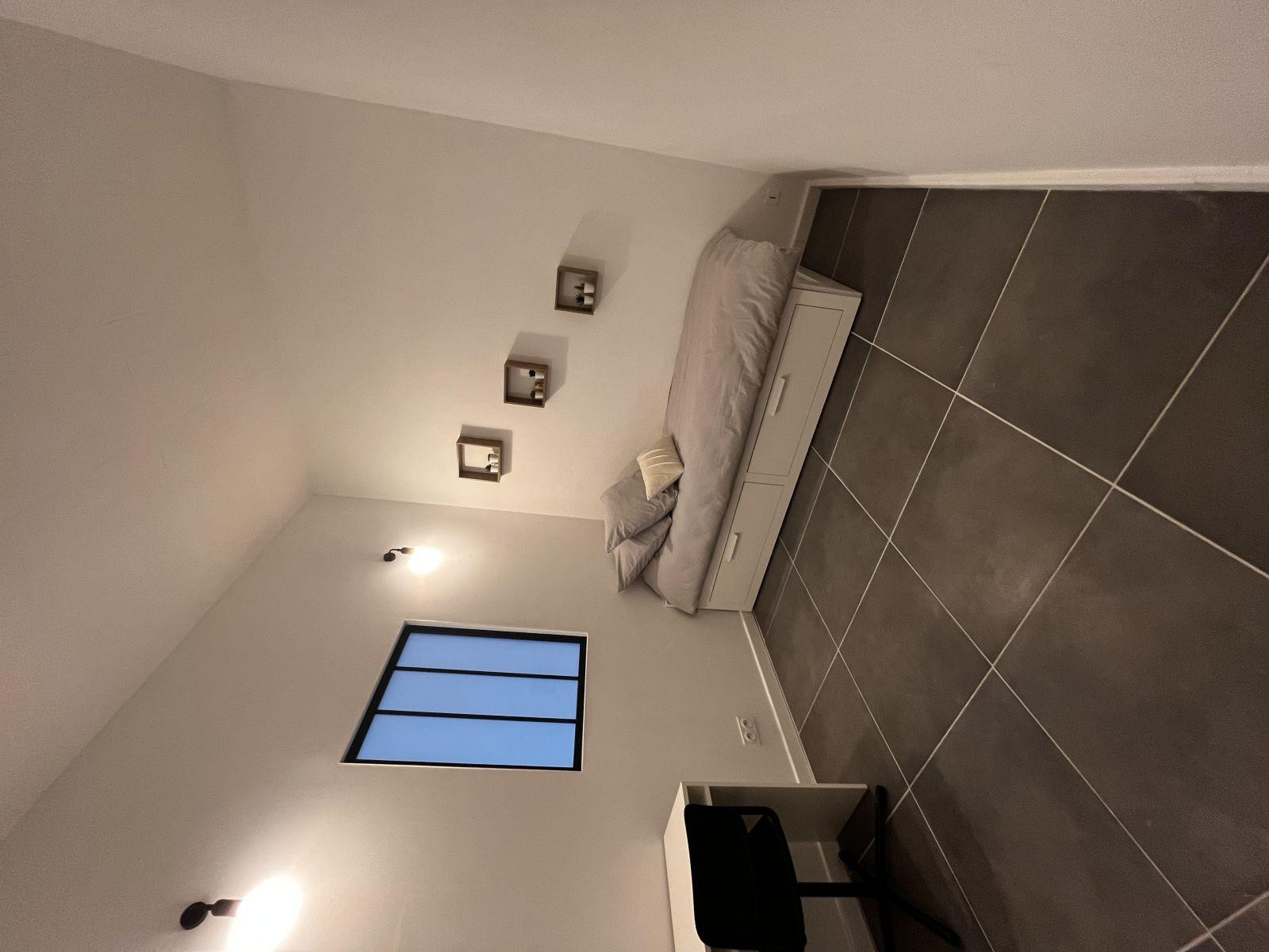 
                                                Location
                                                 Appartement terrasse intra-muros coloc étudiante