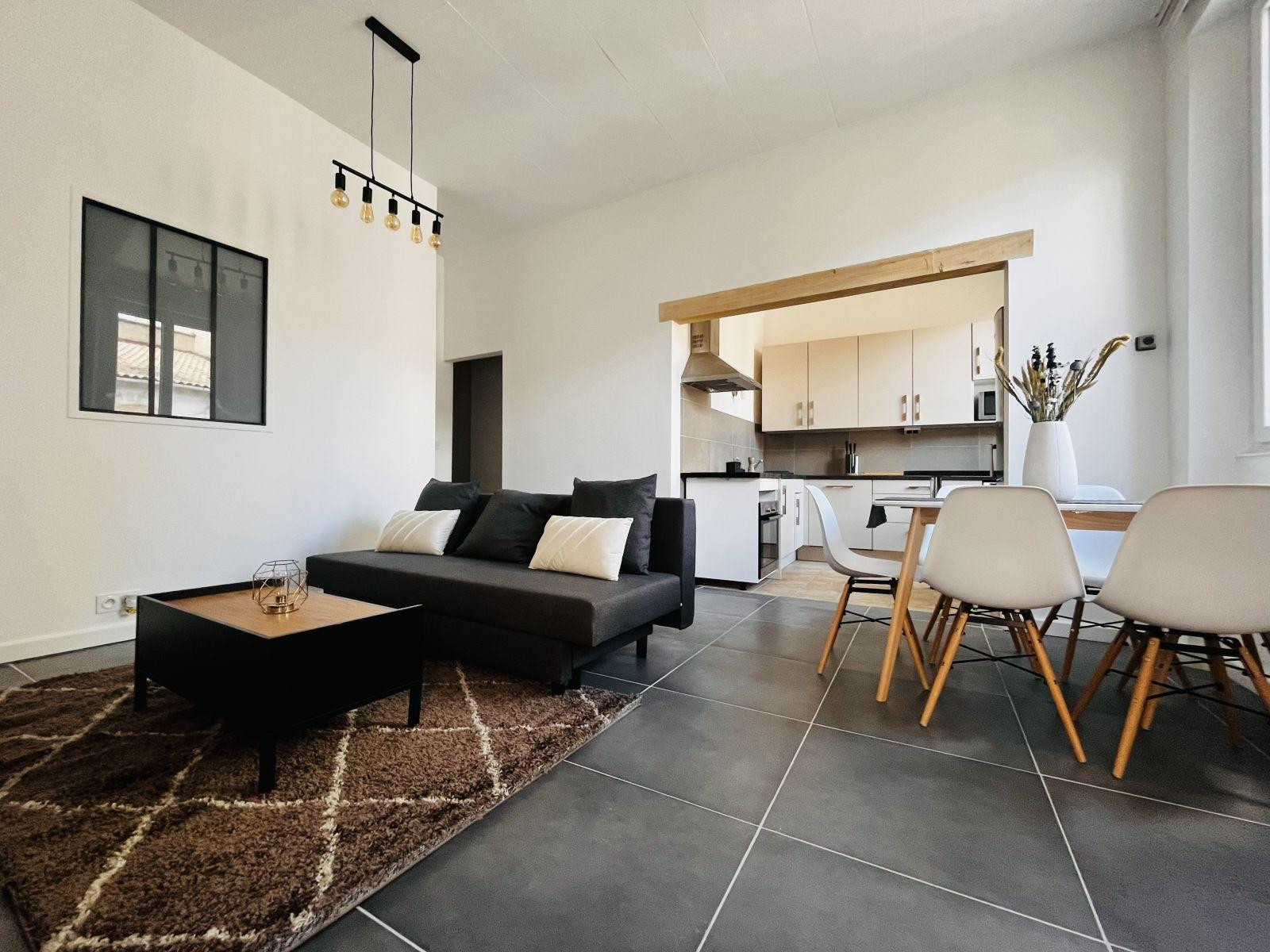 
                                                Location
                                                 Appartement terrasse intra-muros coloc étudiante