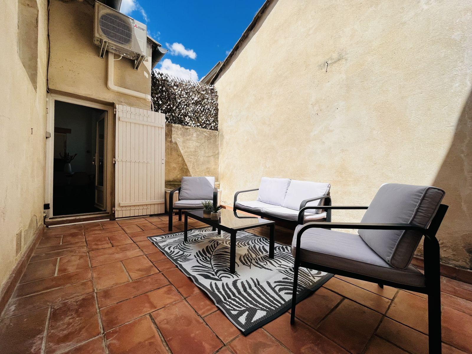 
                                                Location
                                                 Appartement terrasse intra-muros coloc étudiante