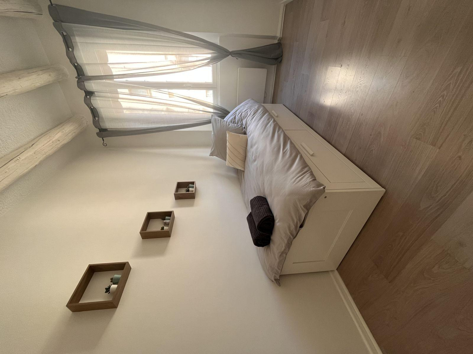 
                                                Location
                                                 Appartement terrasse intra-muros coloc étudiante