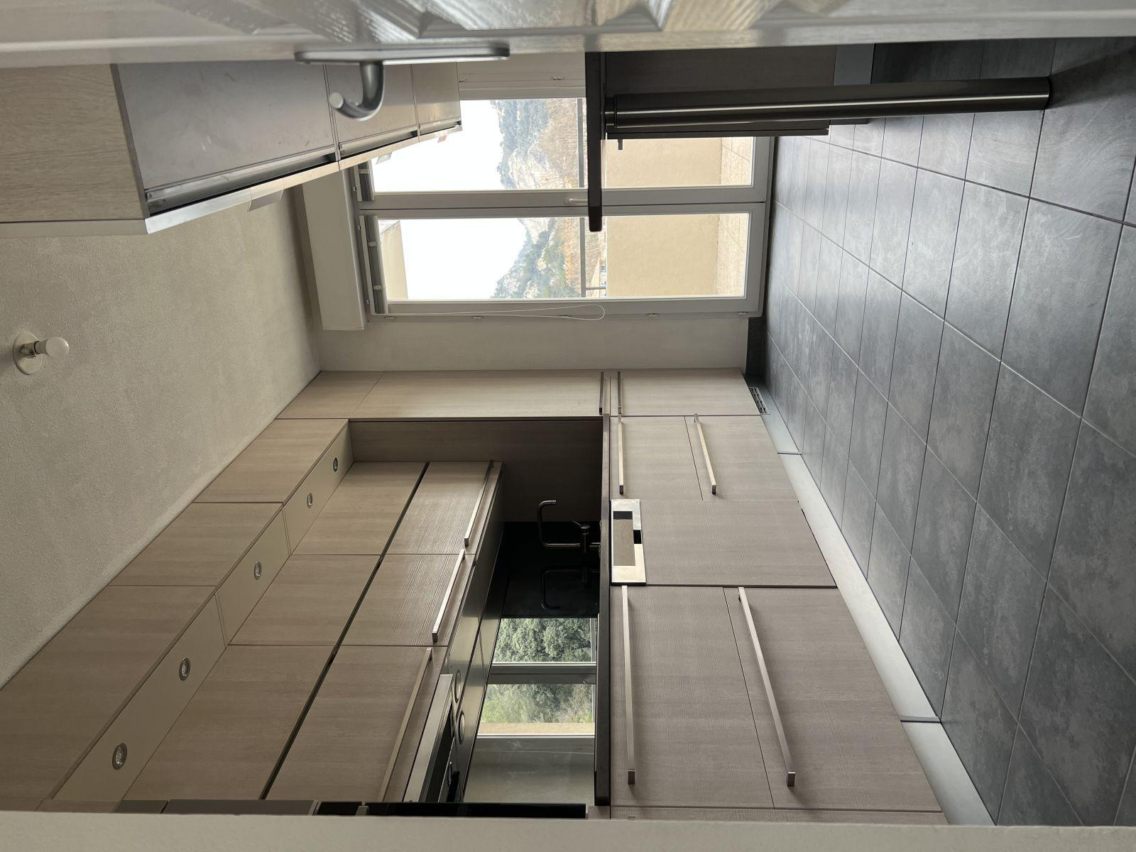 
                                                Location
                                                 Appartement terrasse vue dégagée 4 eme étage ,