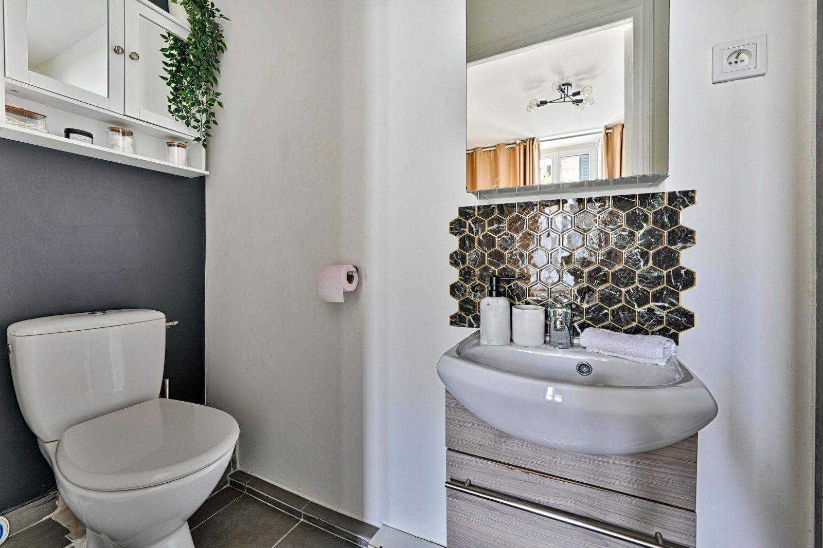 
                                                Location
                                                 Appartement tout confort au charme Parisien.