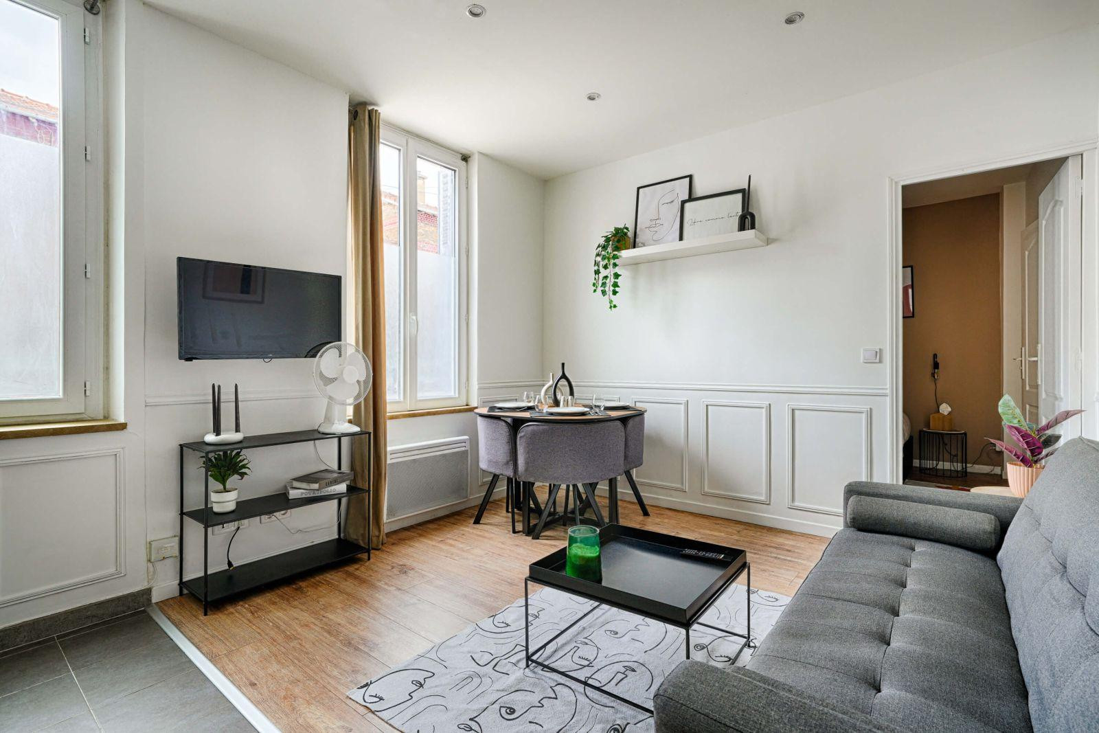 
                                                Location
                                                 Appartement tout confort au charme Parisien.