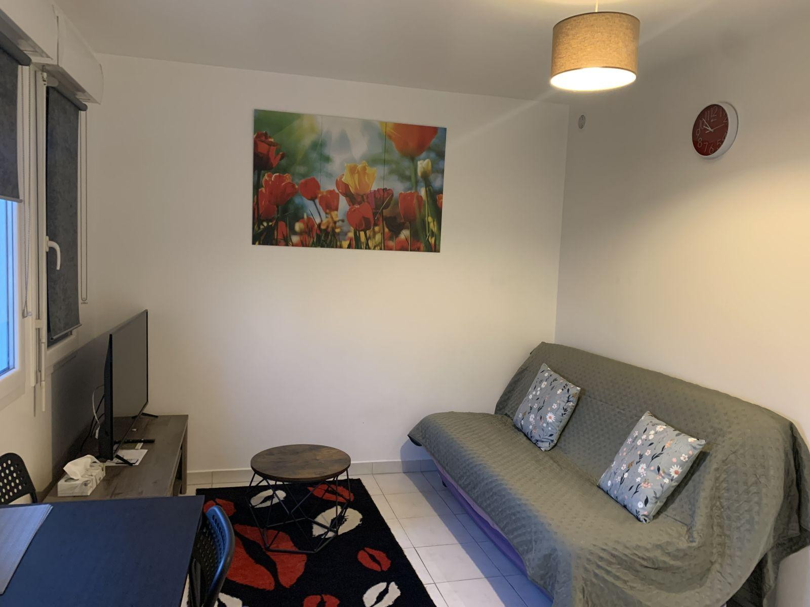 
                                                Location
                                                 Appartement tranquille au fond du jardin