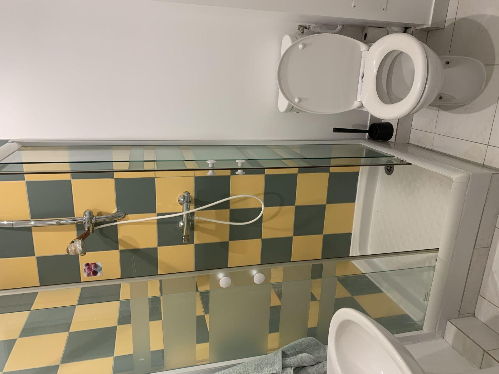 
                                                Location
                                                 Appartement tranquille au fond du jardin