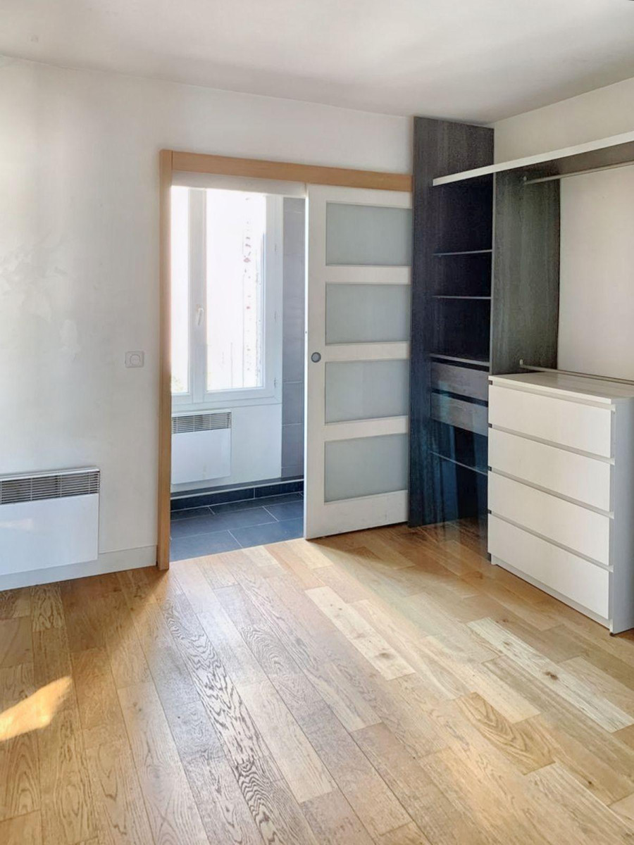 
                                                Location
                                                 Appartement tranquille, avec jardin